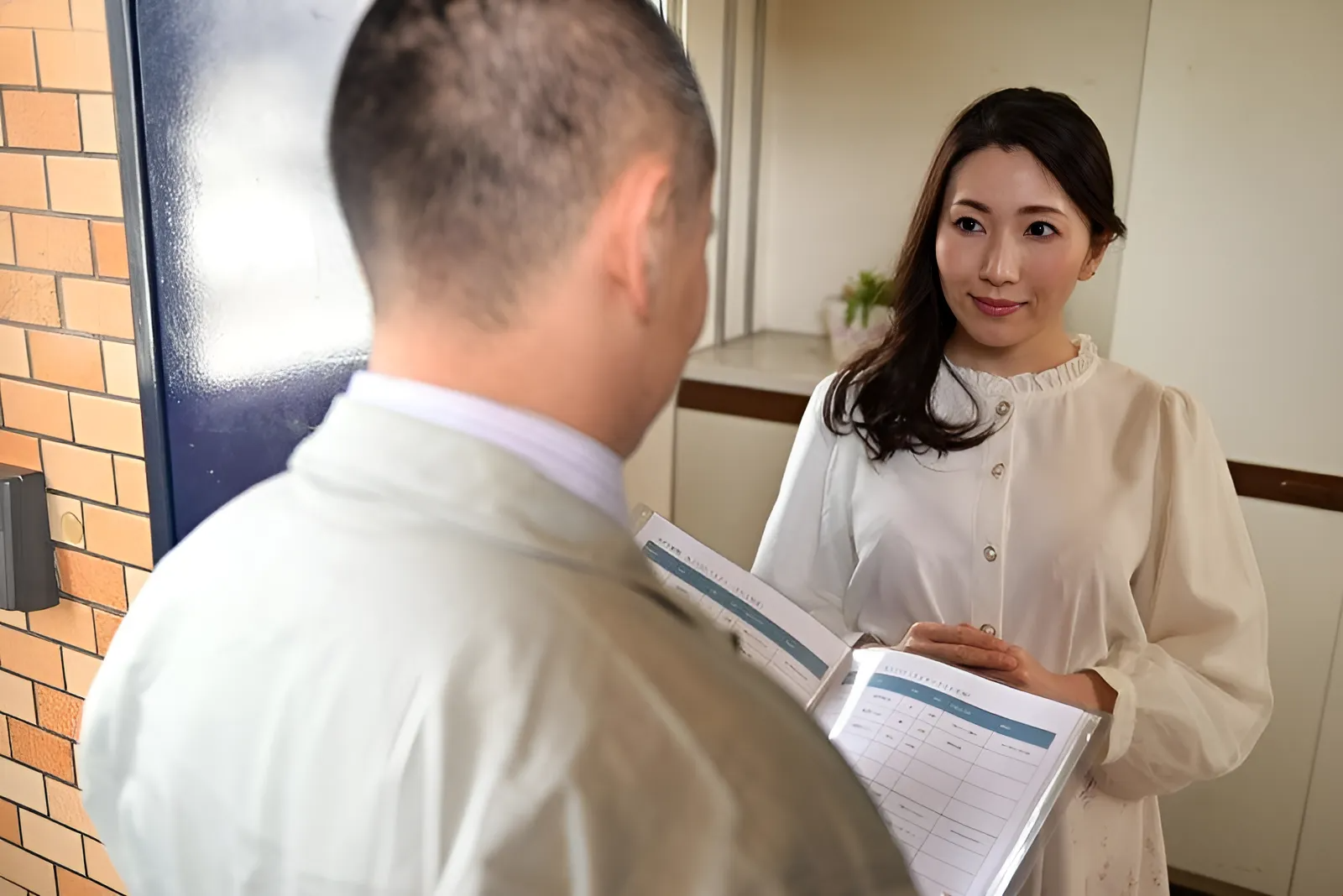 ADN-446 留下老婆一个人在家收货又结束