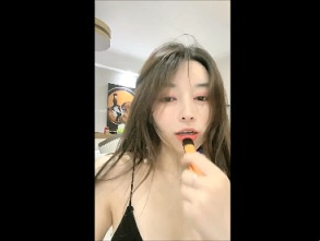 疫情期间在家的漂亮女孩